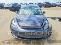 2023 Tesla Model 3 фото