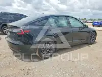 2023 Tesla Model 3 фото
