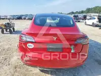 2023 Tesla Model 3 фото