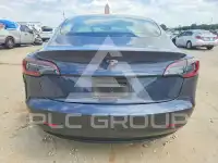 2023 Tesla Model 3 фото