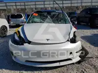 2023 Tesla Model 3 фото
