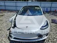 2023 Tesla Model 3 фото