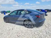 2023 Tesla Model 3 фото