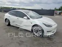 2023 Tesla Model 3 фото