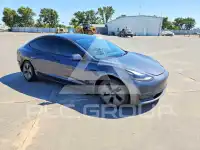 2023 Tesla Model 3 фото