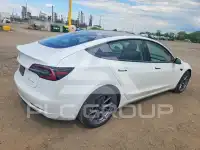 2023 Tesla Model 3 фото