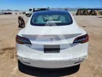 2023 Tesla Model 3 фото