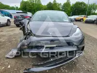 2023 Tesla Model 3 фото