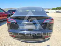 2023 Tesla Model 3 фото