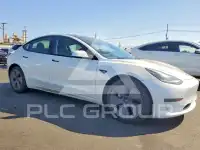 2023 Tesla Model 3 фото