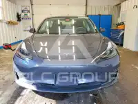 2023 Tesla Model 3 фото