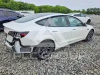 2023 Tesla Model 3 фото