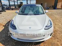 2023 Tesla Model 3 фото