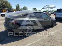 2023 Tesla Model 3 фото