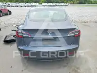 2023 Tesla Model 3 фото