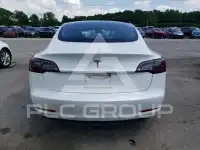 2023 Tesla Model 3 фото