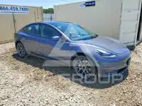2023 Tesla Model 3 фото