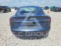 2023 Tesla Model 3 фото