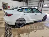 2023 Tesla Model 3 фото