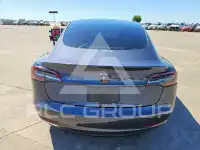 2023 Tesla Model 3 фото