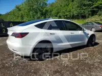 2023 Tesla Model 3 фото