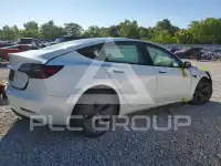2023 Tesla Model 3 фото