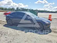 2023 Tesla Model 3 фото