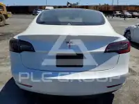 2023 Tesla Model 3 фото