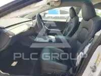 2023 Tesla Model 3 фото