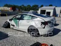 2023 Tesla Model 3 фото