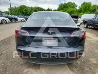 2023 Tesla Model 3 фото