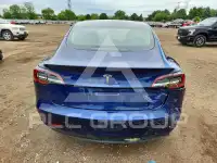 2023 Tesla Model 3 фото