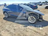 2023 Tesla Model 3 фото