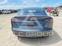 2023 Tesla Model 3 фото