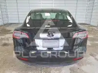2023 Tesla Model 3 фото