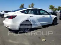 2023 Tesla Model 3 фото
