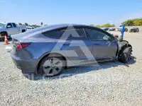 2023 Tesla Model 3 фото