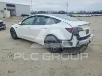 2023 Tesla Model 3 фото