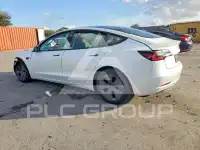 2023 Tesla Model 3 фото