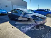 2023 Tesla Model 3 фото