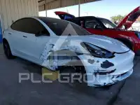 2023 Tesla Model 3 фото