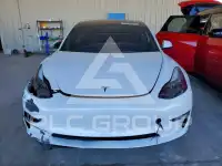 2023 Tesla Model 3 фото