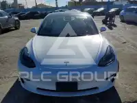 2023 Tesla Model 3 фото