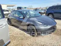 2023 Tesla Model 3 фото