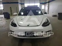 2023 Tesla Model 3 фото