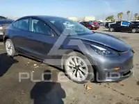 2023 Tesla Model 3 фото