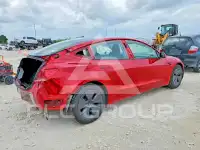 2023 Tesla Model 3 фото