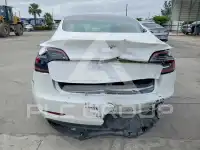 2023 Tesla Model 3 фото