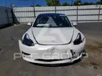 2023 Tesla Model 3 фото