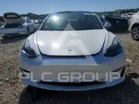 2023 Tesla Model 3 фото